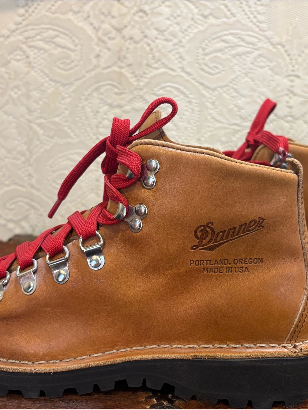 Collectors Danner Women’s Kicking boots featured in the movie Wild 8.5 - Picture 4 of 13